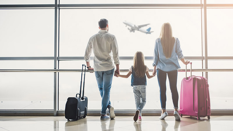 Família no aeroporto 